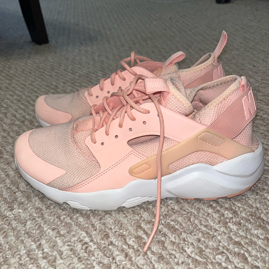 Nike Huarache Women's Peach And White Sneakers
